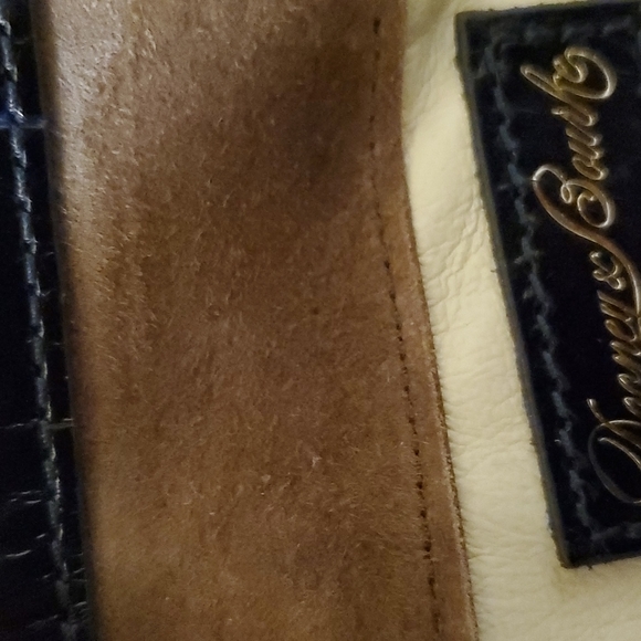 Dooney &Bourke, Navy, embossed leather bag - Picture 8 of 15